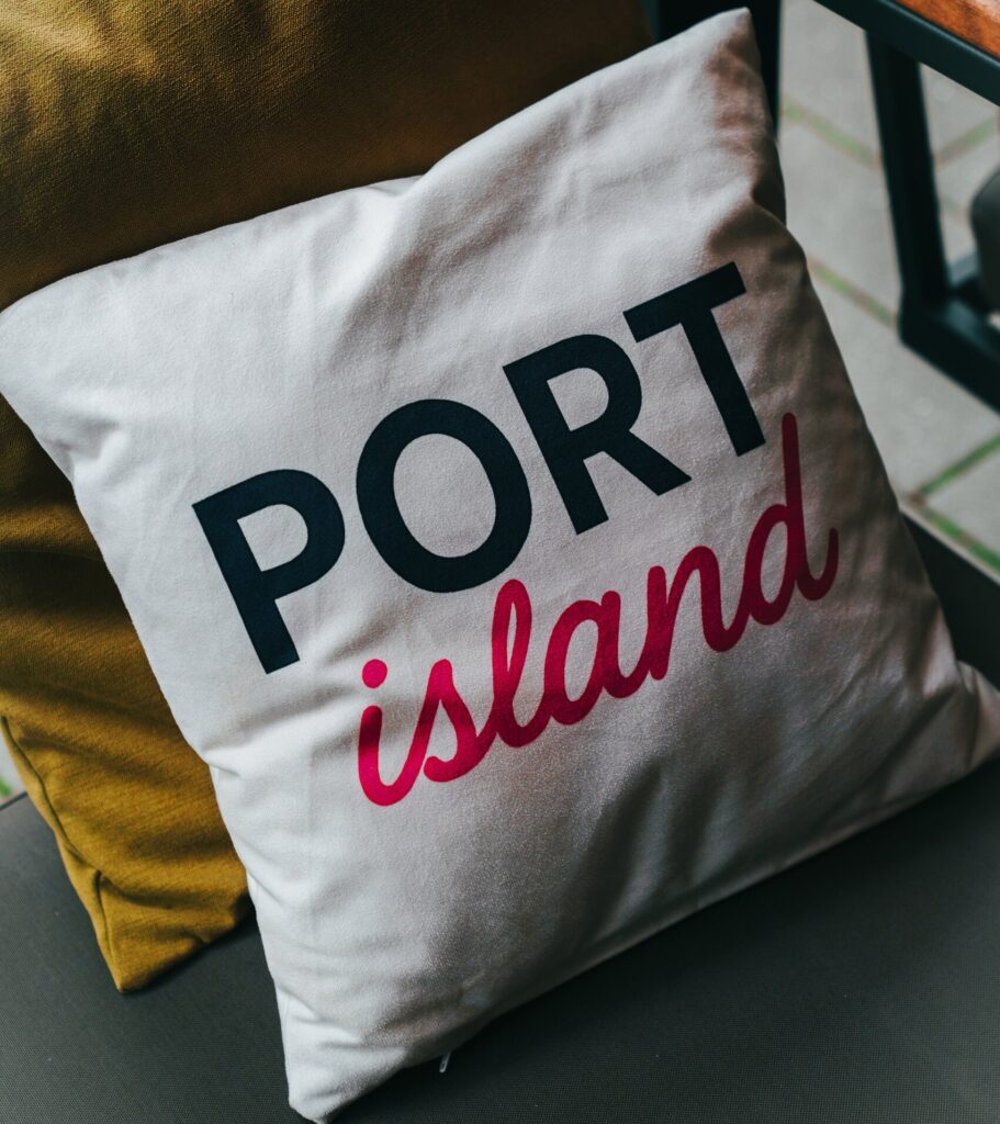 Nachhaltige Burgerverpackung aus Papier und Bambus bei Port Island Hamburg.