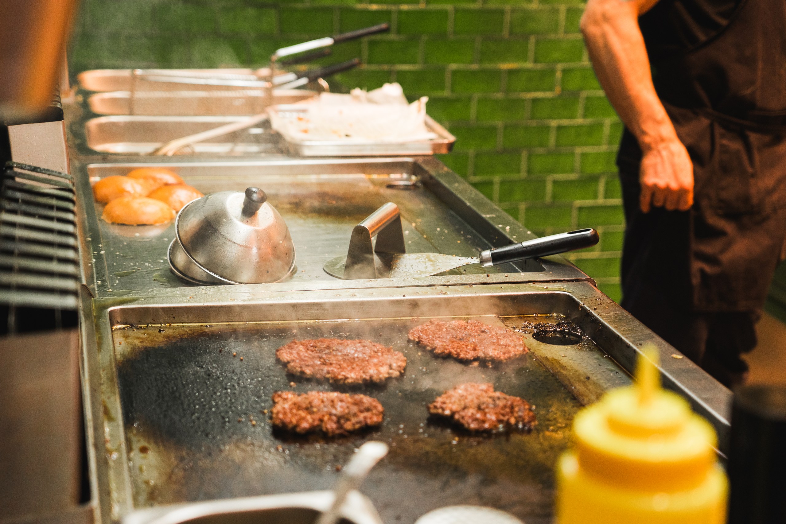 Premium Burger Hamburg mit handgemachtem Patty, frischen Zutaten und hausgemachter Sauce.