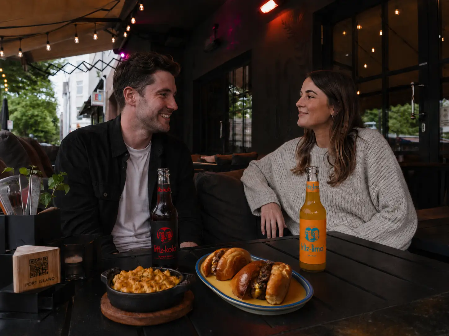 Entdecke den saftigen Cheeseburger Hamburg bei Port Island Hamburg – geschmolzener Käse, knusprige Kruste und echter Halal-Genuss.