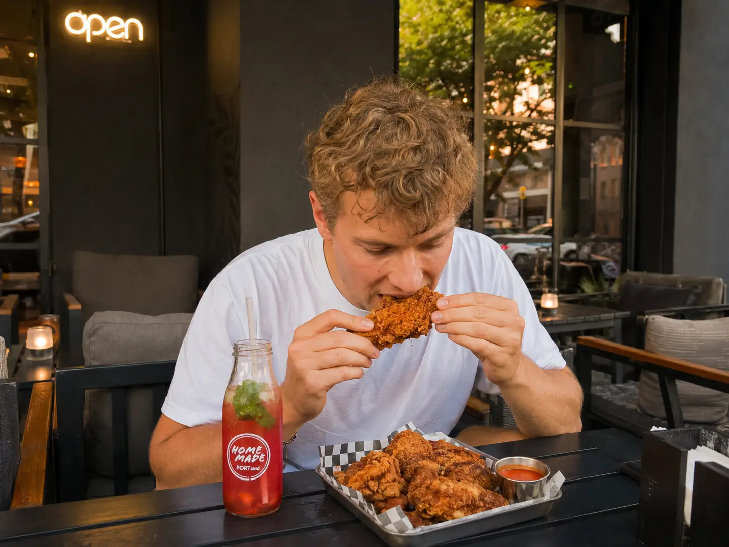 Fried Chicken halal Hamburg: Knusprig, saftig und voller Geschmack bei Port Island